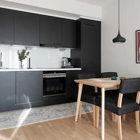 Modern 1br With Huge Balcony Above Mall Of Tripla Huoneisto