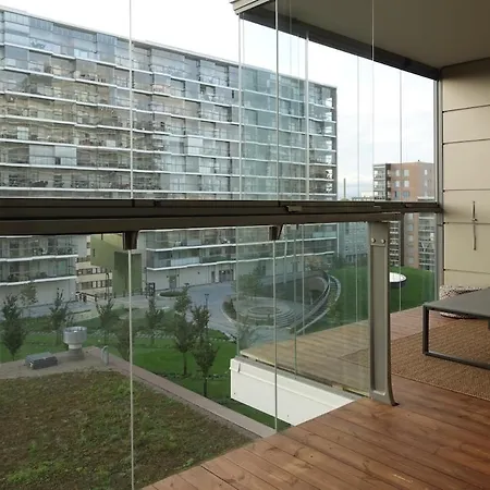 Modern 1br With Huge Balcony Above Mall Of Tripla Huoneisto *