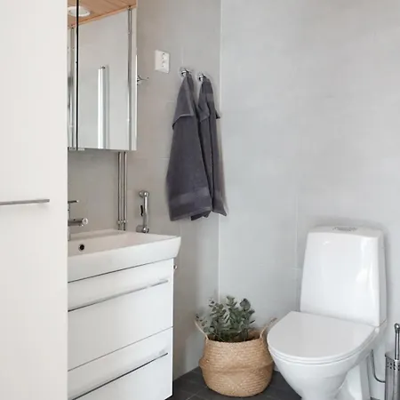 Huoneisto Modern 1br With Huge Balcony Above Mall Of Tripla