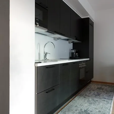 Modern 1br With Huge Balcony Above Mall Of Tripla Huoneisto *
