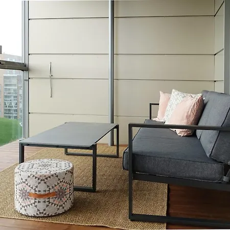 Modern 1br With Huge Balcony Above Mall Of Tripla Huoneisto Helsinki