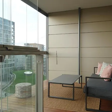Huoneisto Modern 1br With Huge Balcony Above Mall Of Tripla Helsinki