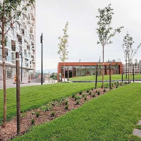 Modern 1br With Huge Balcony Above Mall Of Tripla Huoneisto